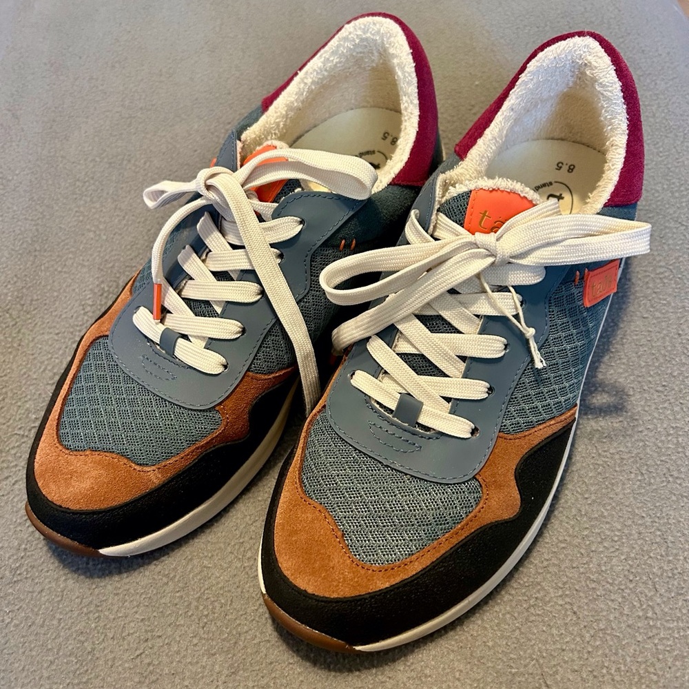 Taos Womens Detour, size 8.5, Brand new, never worn. Dark teal multi
